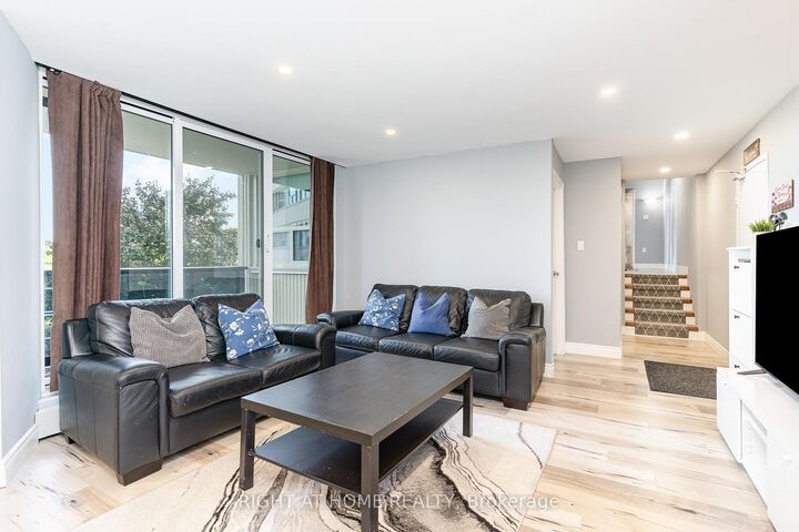 Property Photo: 530 Lolita Gardens 505 ON L5A 3T2