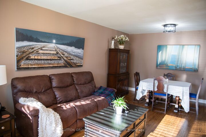 Property Photo: 45 Bailey Crescent ON L4G 2B2