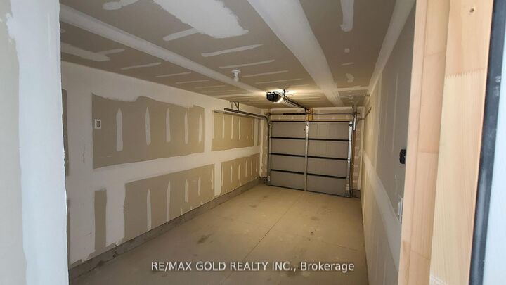 Property Photo:  177 Edgevalley Road 152  ON N5V 0C5 
