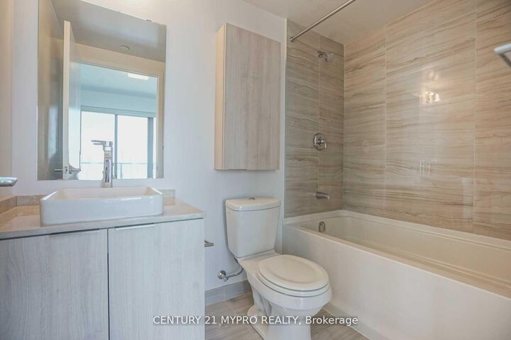 Photo de la propriété:  11 Wellesley Street W 3102  ON M4Y 1E8 