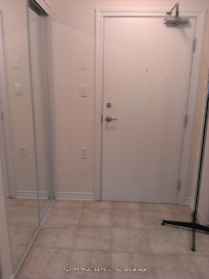 Property Photo:  872 Sheppard Avenue W 316  ON M3H 2T5 