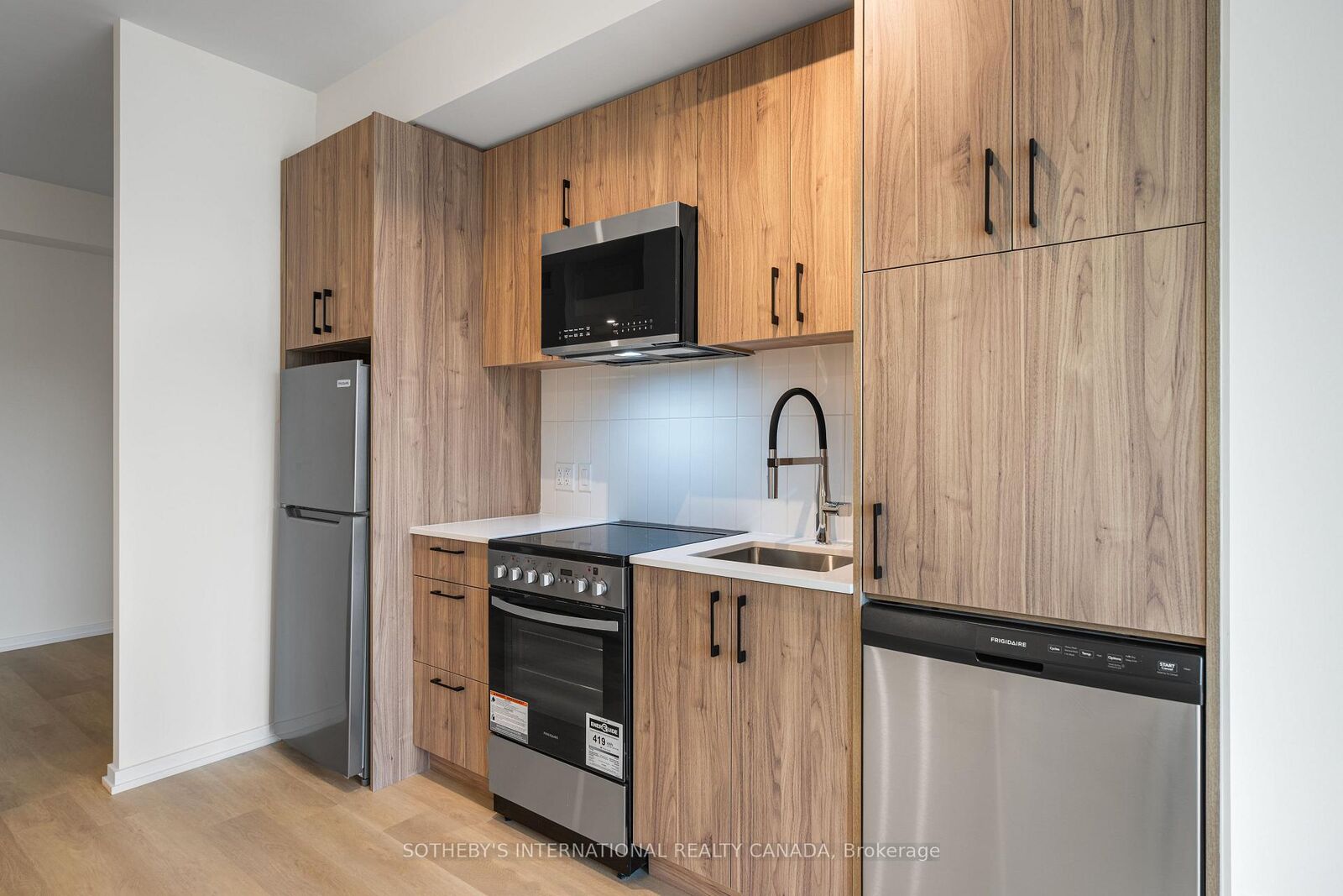 Property Photo:  109 Erskine Avenue 303  ON M4P 0G8 