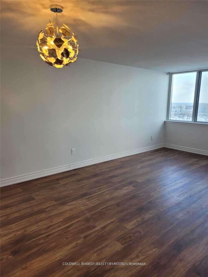 Property Photo:  350 Webb Drive 2104  ON L5B 3W4 