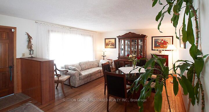 Property Photo:  802 Phyllis Street  ON N6J 2Z5 