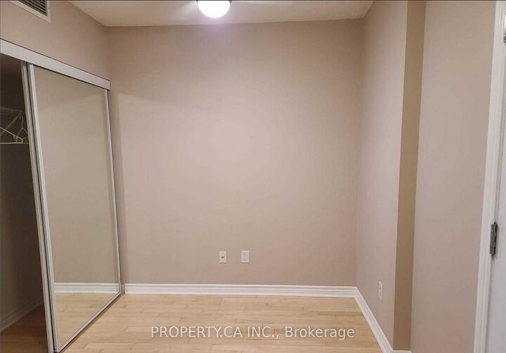 Property Photo:  250 Wellington Street W 1531  ON M5V 3P6 