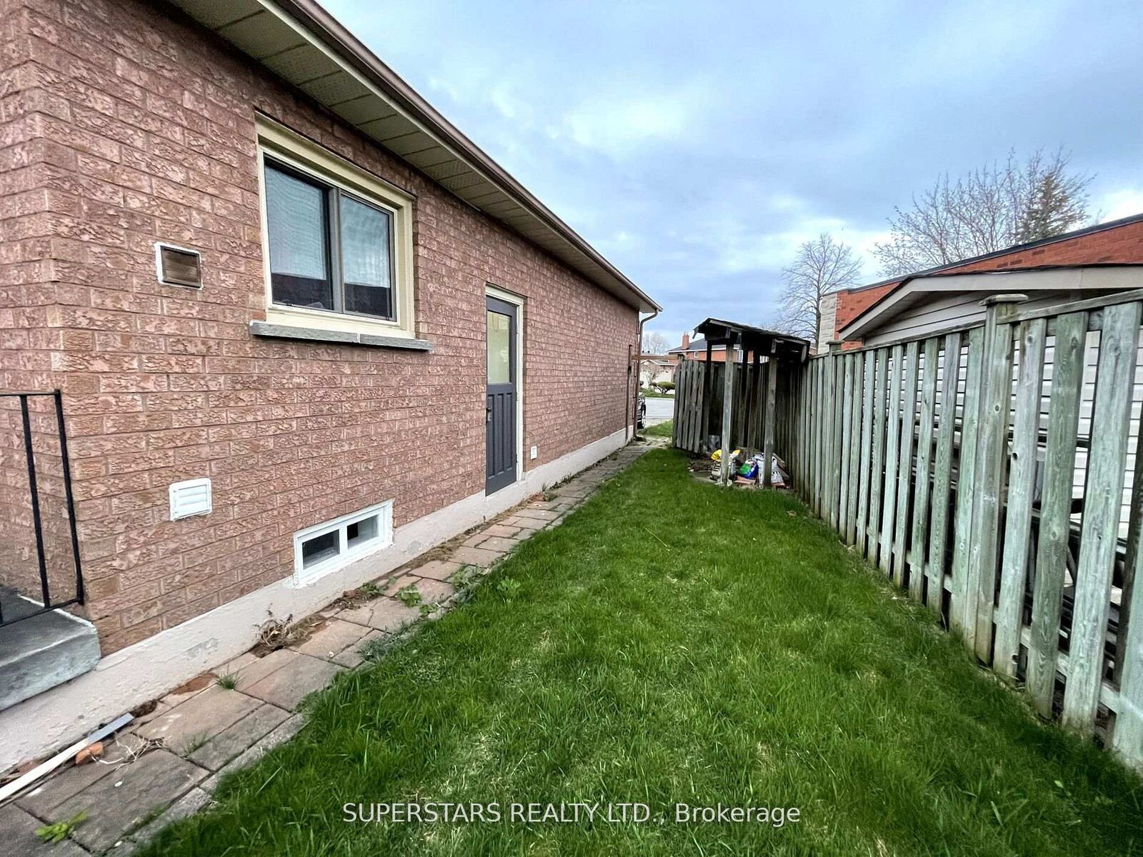 Property Photo:  26 Tavistock Court Unit 1  ON L3P 6H1 