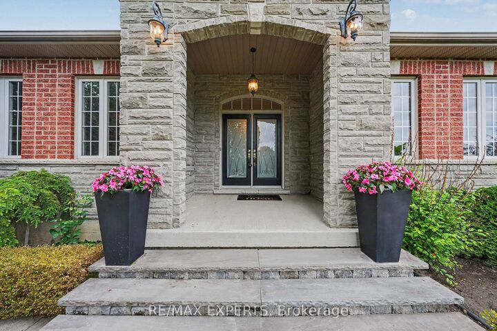 Property Photo: 4 Woodlot Court ON L7E 0C2