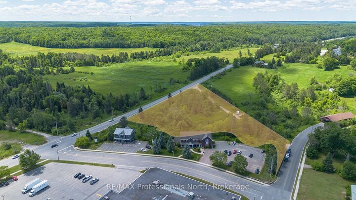 551 Muskoka 118 Road W — photo 1