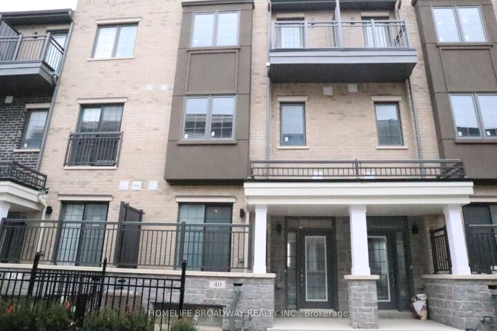 Property Photo: 40 Clippers Crescent ON L4A 4X7