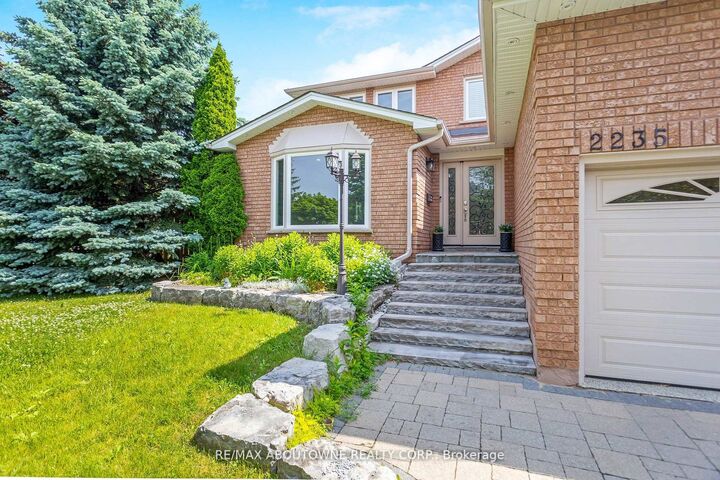 Property Photo:  2235 Grenville Drive  ON L6H 4W7 