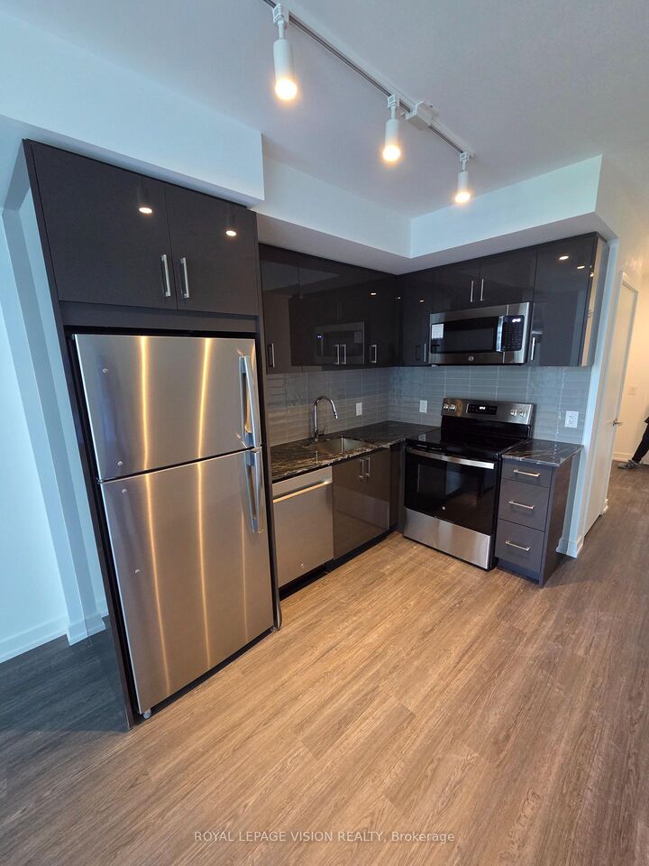 Property Photo:  4010 Eglinton Avenue W 820  ON M9A 0G5 