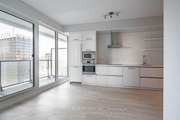 2221 Yonge Street 1506 — photo 1