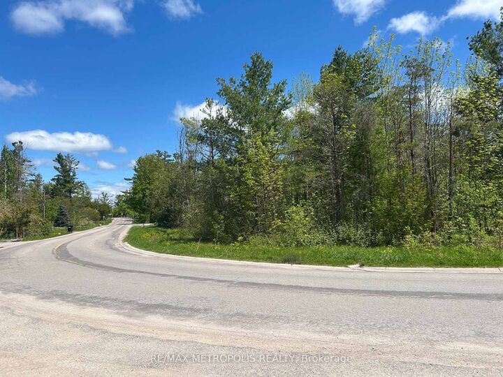 Property Photo:  593 Lakeshore Road E  ON L5G 1J4 