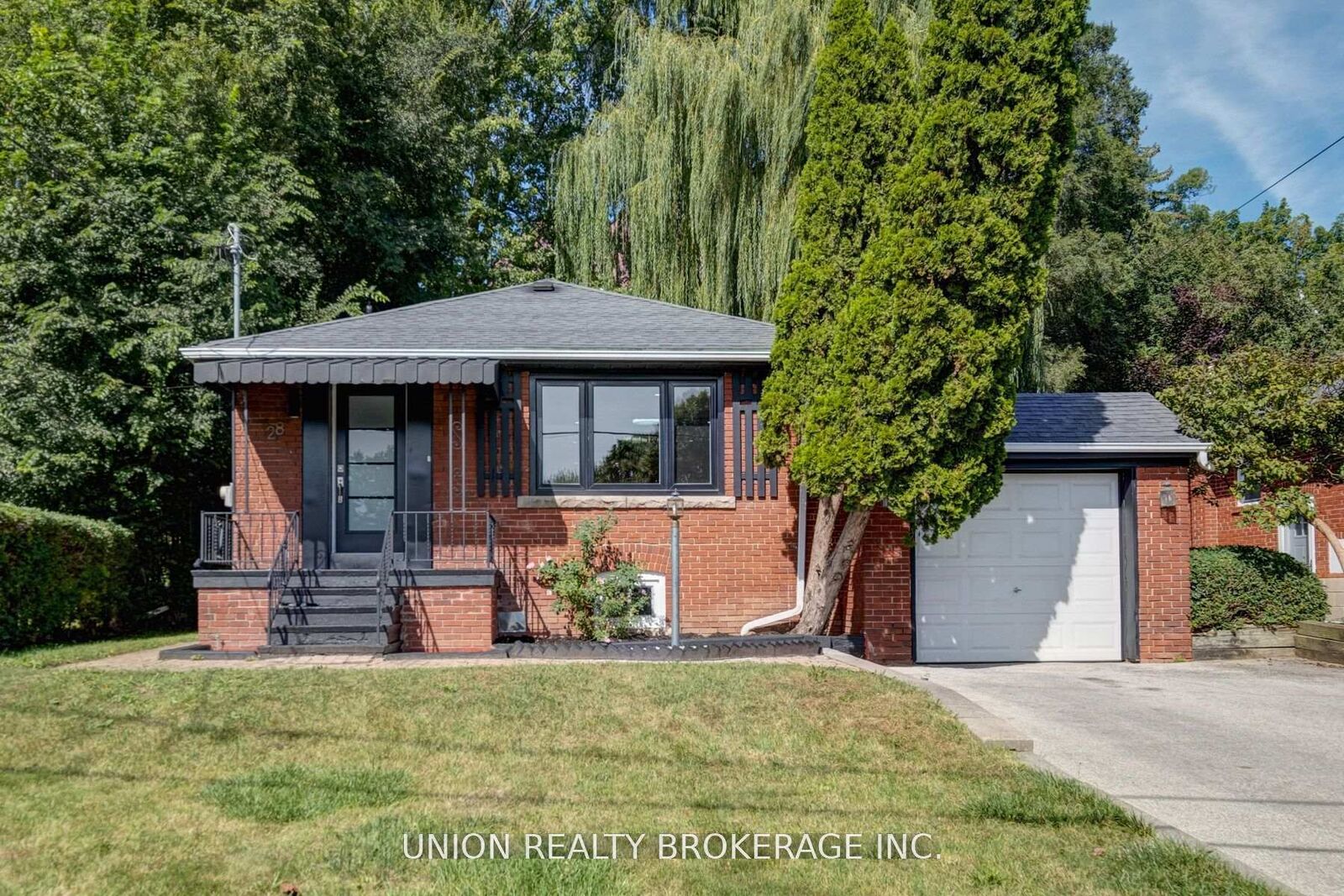Property Photo:  28 Fishleigh Drive Main  ON M1N 1G9 