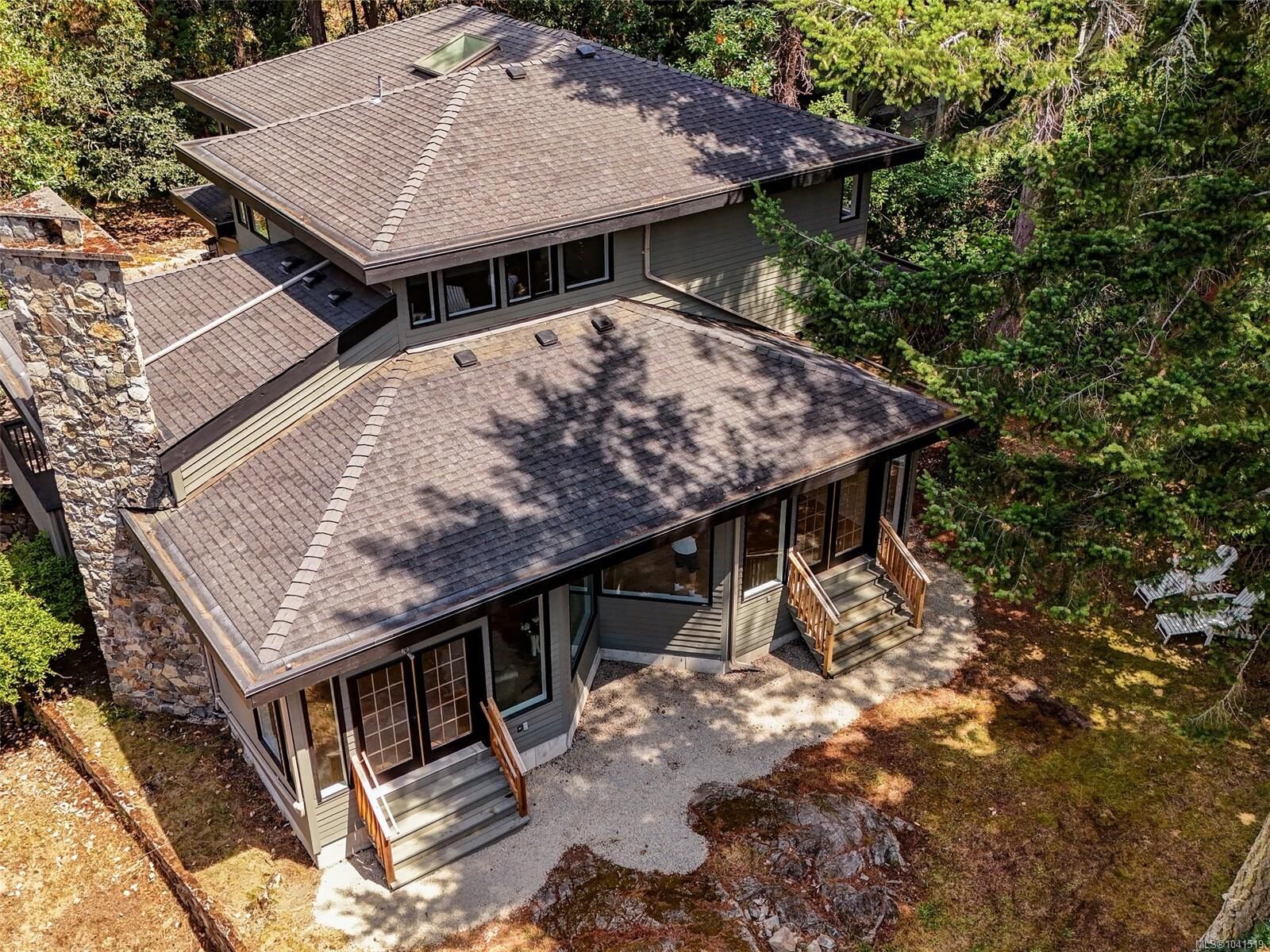 Property Photo: 2745 Green Vale Ave BC V8N 1S3