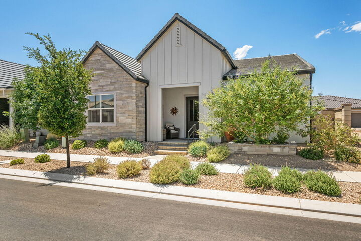 Property Photo: 5588 S Agave Peak Ln UT 84790