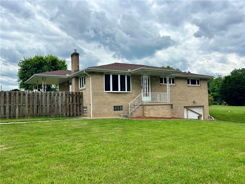 Property Photo: 206 Clinton Dr PA 15637