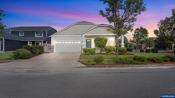 Property Photo: 211 Claremont St NE OR 97322
