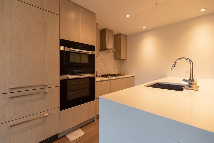 Property Photo: 5168 Cambie Street 403 BC V5Z 0K7