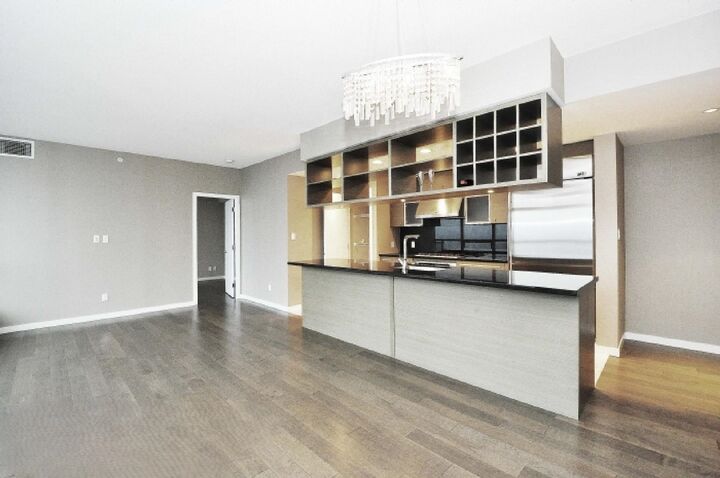 Property Photo: 833 Seymour Street 3806 BC V6B 0G4