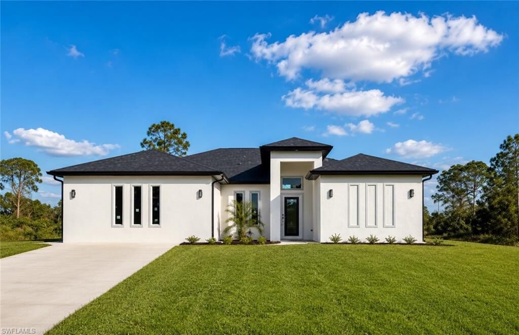 Property Photo:  713 Da Vinci Ave S  FL 33974 