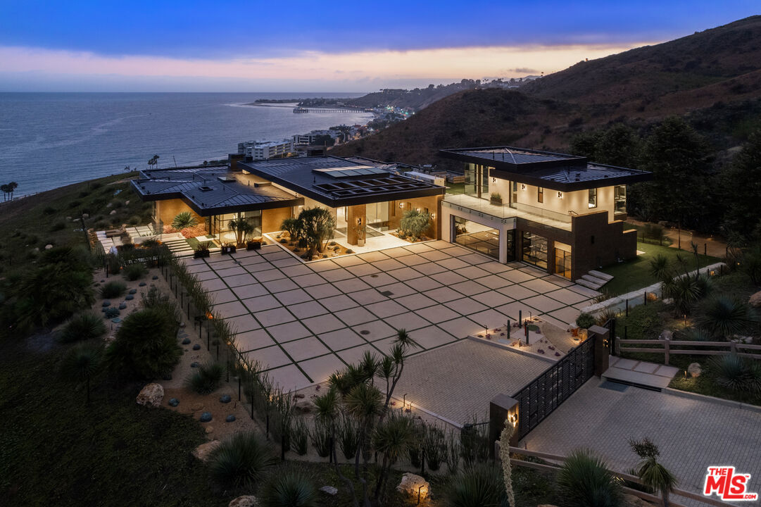 Property Photo:  5012 Carbon Beach Ter  CA 90265 