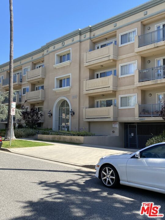 Property Photo: 937 12th St CA 90403