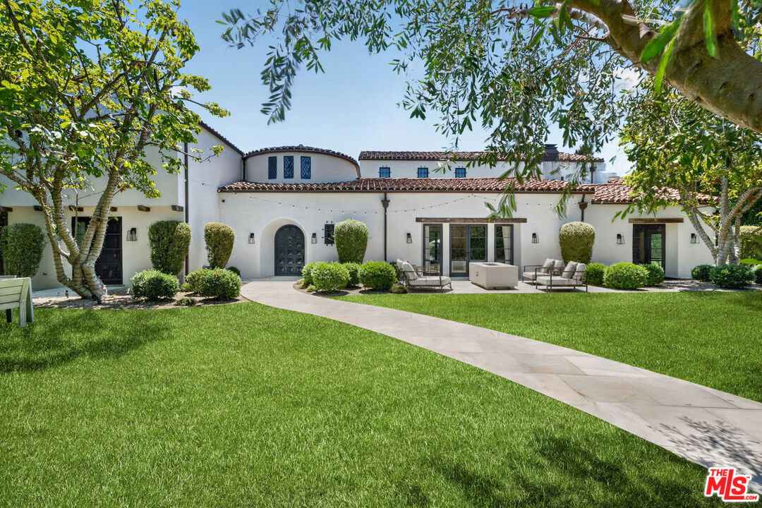 Property Photo: 729 N Bedford Dr CA 90210