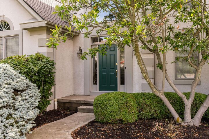Property Photo:  5816 Heritage Lakes Drive  OH 43026 