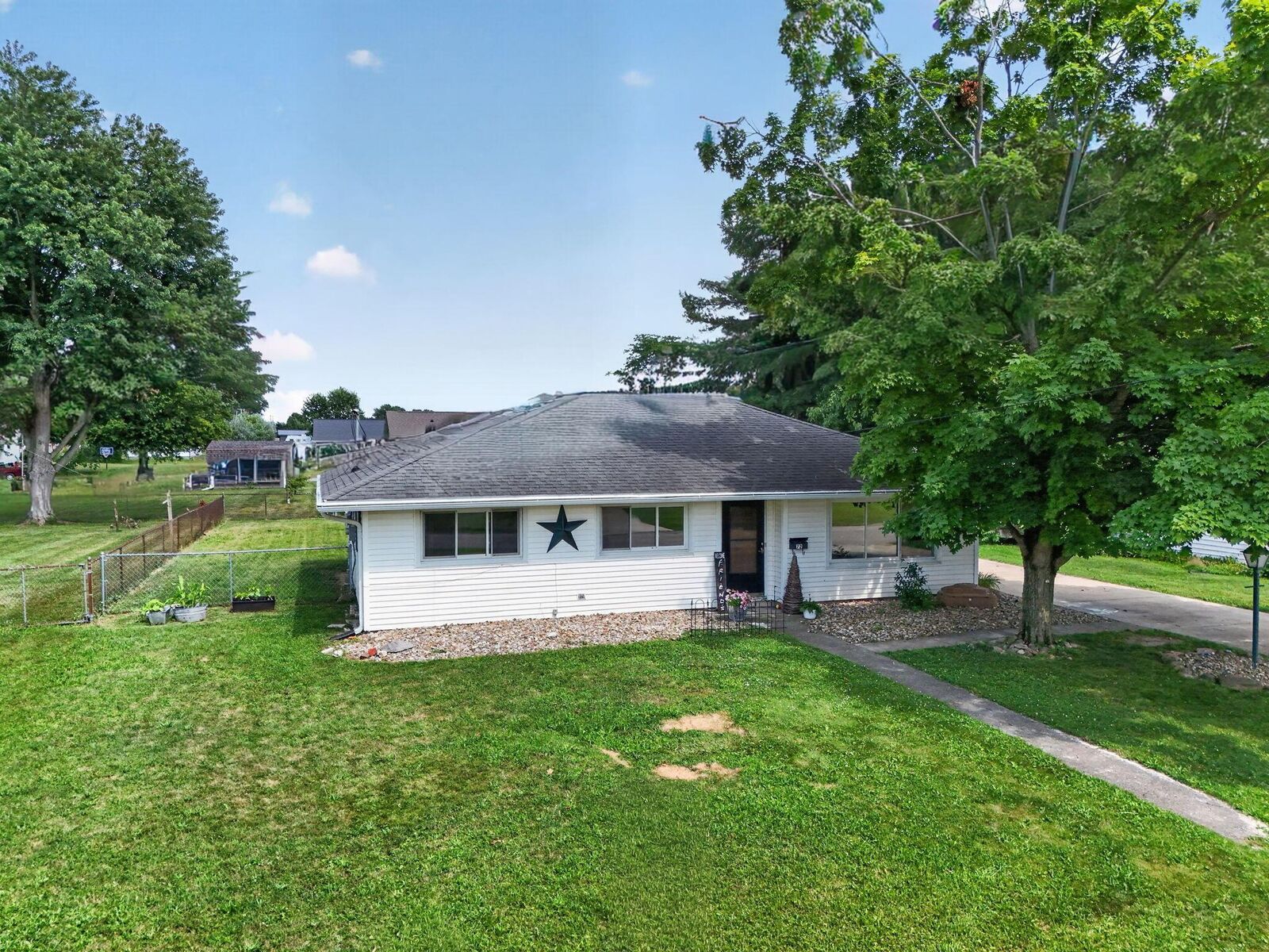 Property Photo:  72 E George Street  OH 43344 