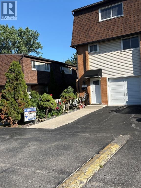 Property Photo:  6266 Thornberry Crescent  ON N8T 3A3 