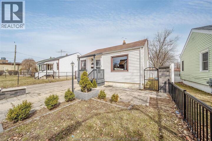 Property Photo:  744 McDougall Street  ON N9A 1L8 