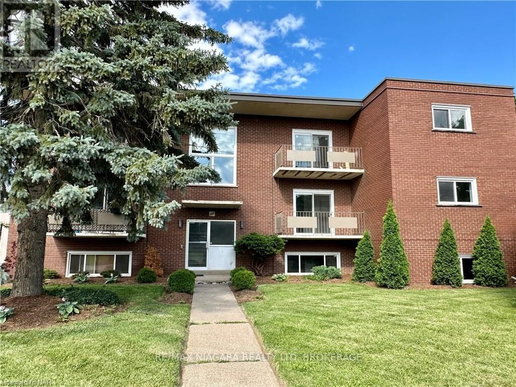 Property Photo: 286 Vine Street 7 ON L2M 4T3
