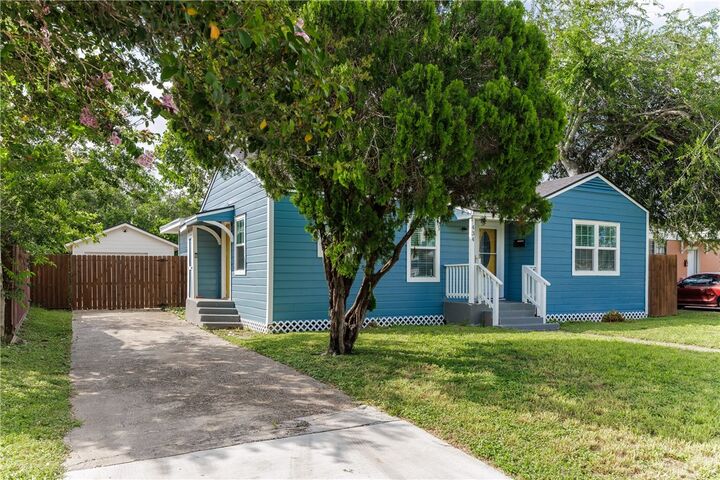 Property Photo:  434 Dixon Drive  TX 78408 