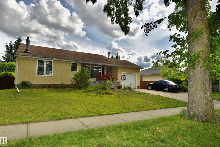 7923 94 Avenue NW — photo 1