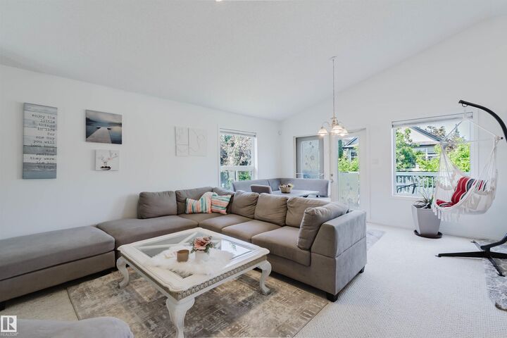 Property Photo:  1743 Melrose Crescent SW  AB T6W 0A3 