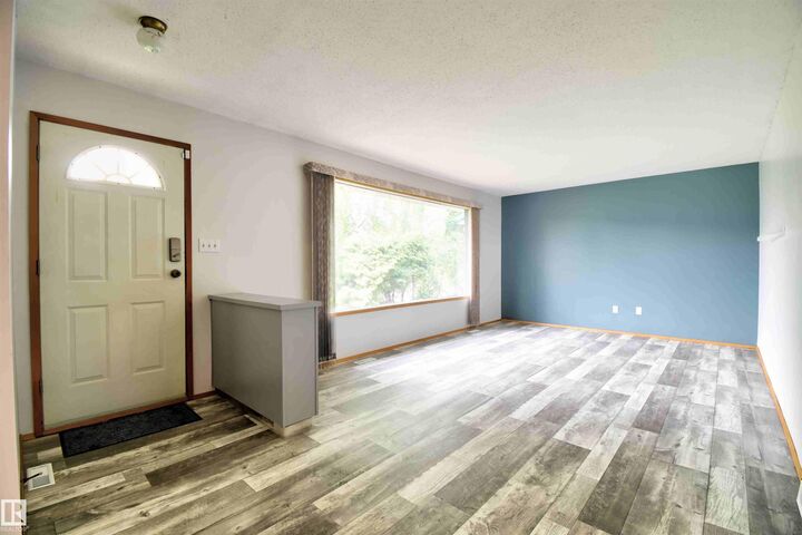 Property Photo:  5626 51 Avenue  AB T0A 3A1 