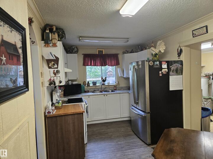 Property Photo:  5211 47 Avenue  AB T0E 0A0 