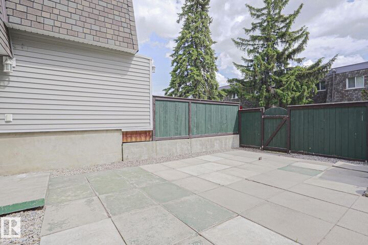 Property Photo: 603 Village On The Green Green NW AB T5A 1A2