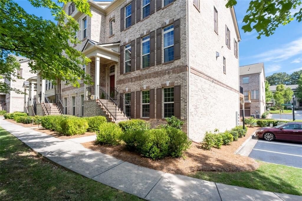 Property Photo: 1034 East Paces Chase NE GA 30326