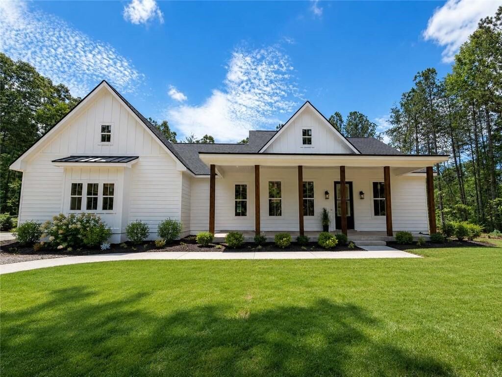 Property Photo: 952 W Price Creek Road GA 30175