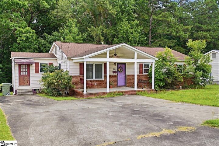 Property Photo: 420 Pineneedle Road SC 29379