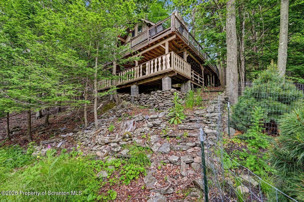 Property Photo:  25 Bruin Road  PA 18436 