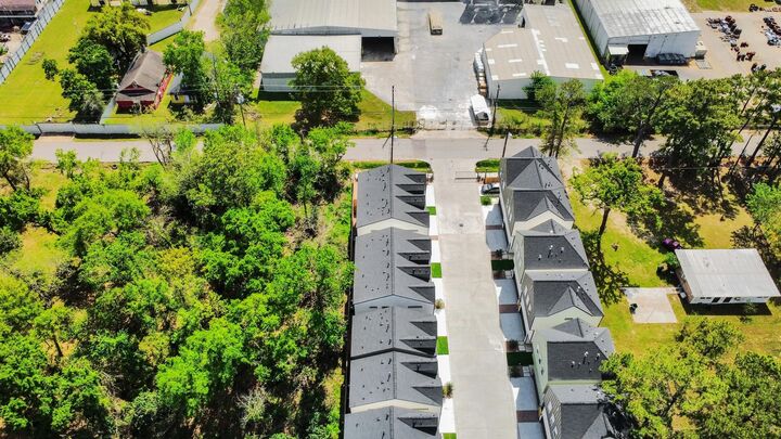 Property Photo:  5302 Kindred Garden Lane B  TX 77091 