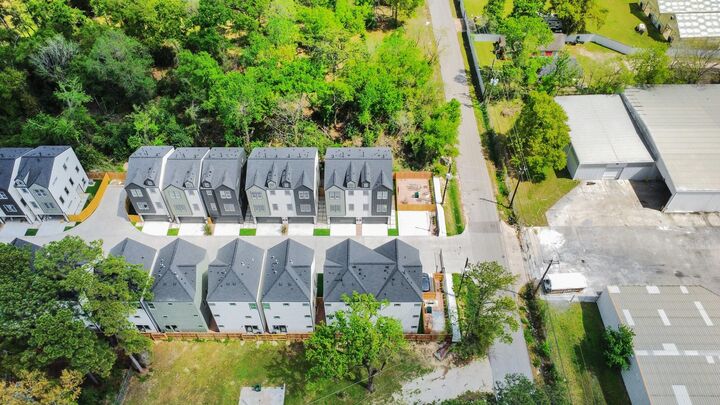 Property Photo:  5303 Kindred Garden Lane B  TX 77091 