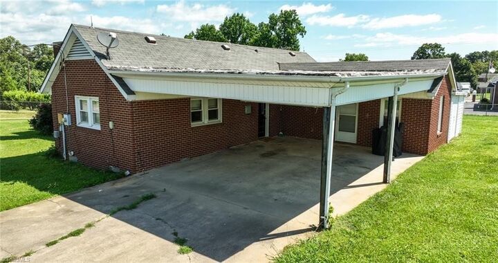 Property Photo:  820 Suncrest Orchard Road  NC 28659 