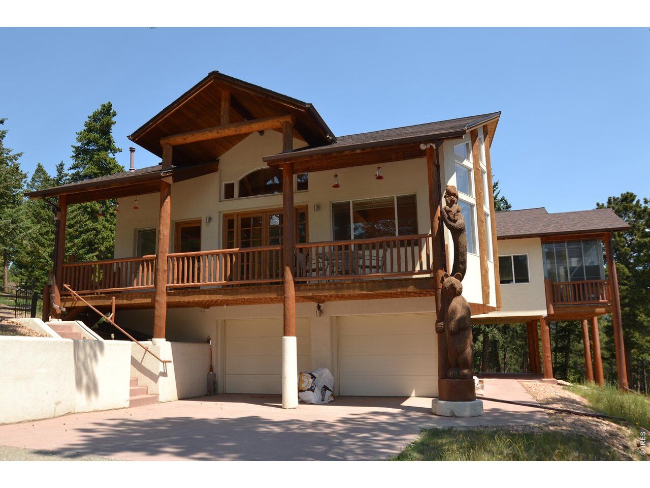 Property Photo:  221 Rockledge Cir  CO 80540 
