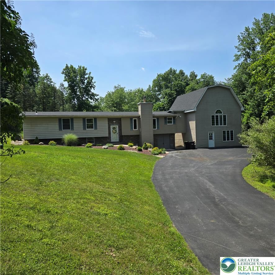 Property Photo: 226 Circle Drive S PA 18353