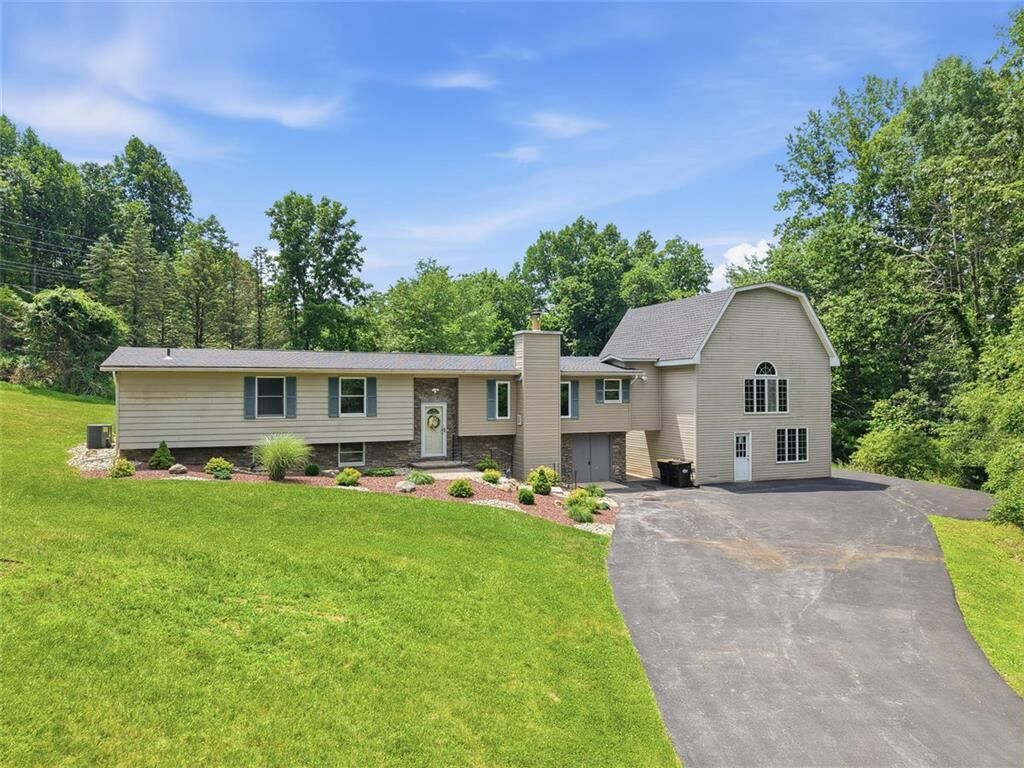 Property Photo: 226 Circle Drive S PA 18353