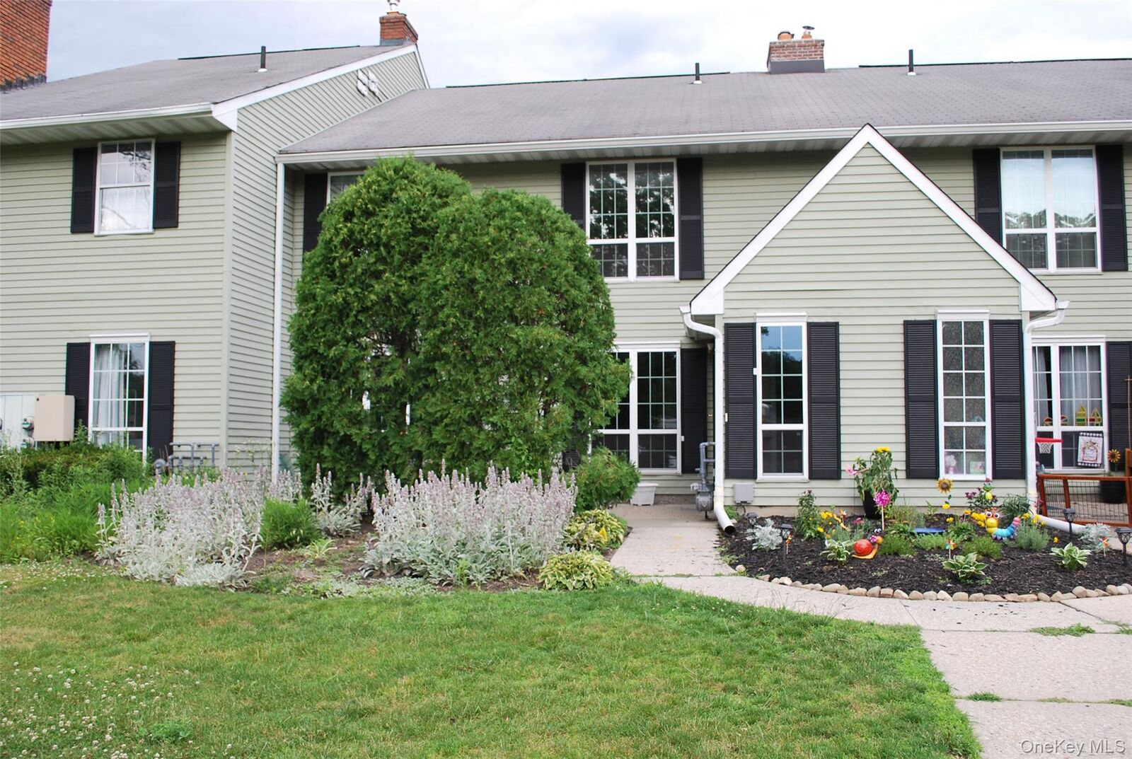 Property Photo:  47 Homestead Village Drive  NY 10990 